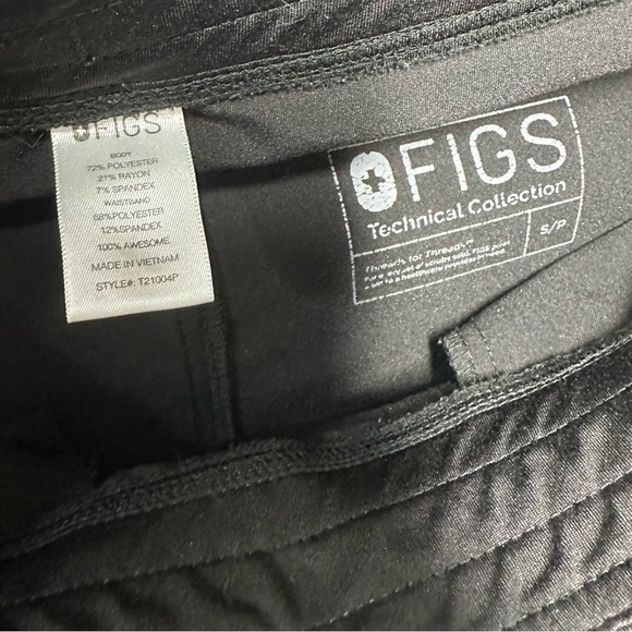 Figs Kade Cargo Scrub Pants in Black - Picture 6 of 8